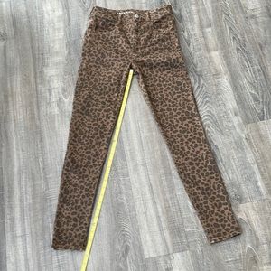 American Eagle size 6 leopard print Super High Rise Jegging